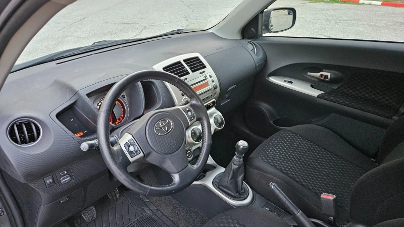 Toyota Urban Cruiser 1.4D4d AWD/KLIMATRONIK, снимка 9 - Автомобили и джипове - 51355775