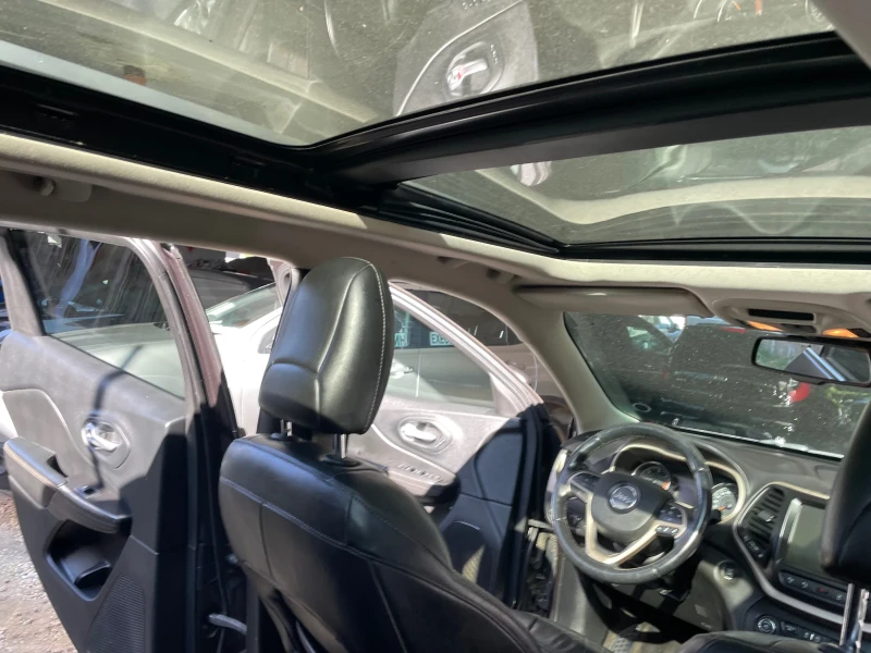 Jeep Cherokee Distronic///ПАНОРАМА///Обдухване///FULL, снимка 14 - Автомобили и джипове - 52160567