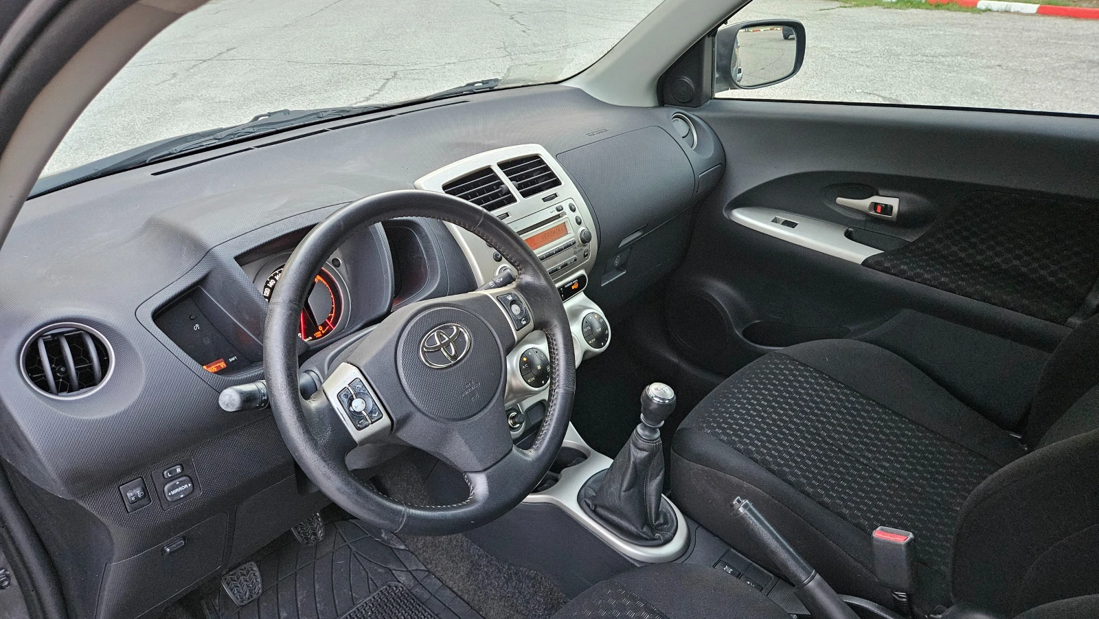 Toyota Urban Cruiser 1.4D4d AWD/KLIMATRONIK - изображение 9