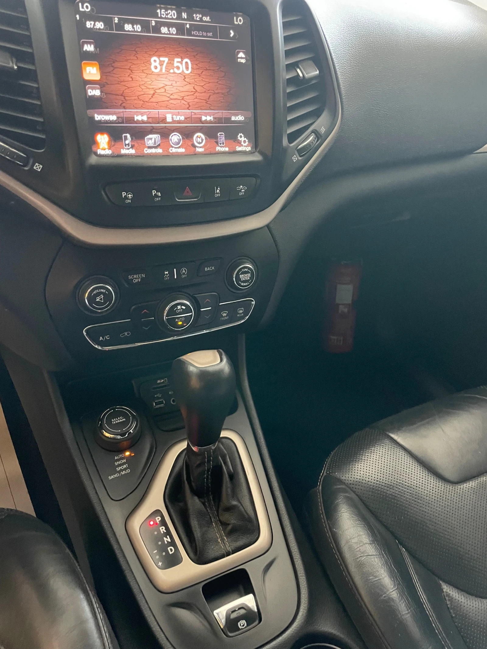 Jeep Cherokee Distronic///ПАНОРАМА///Обдухване///FULL, снимка 11 - Автомобили и джипове - 52160567