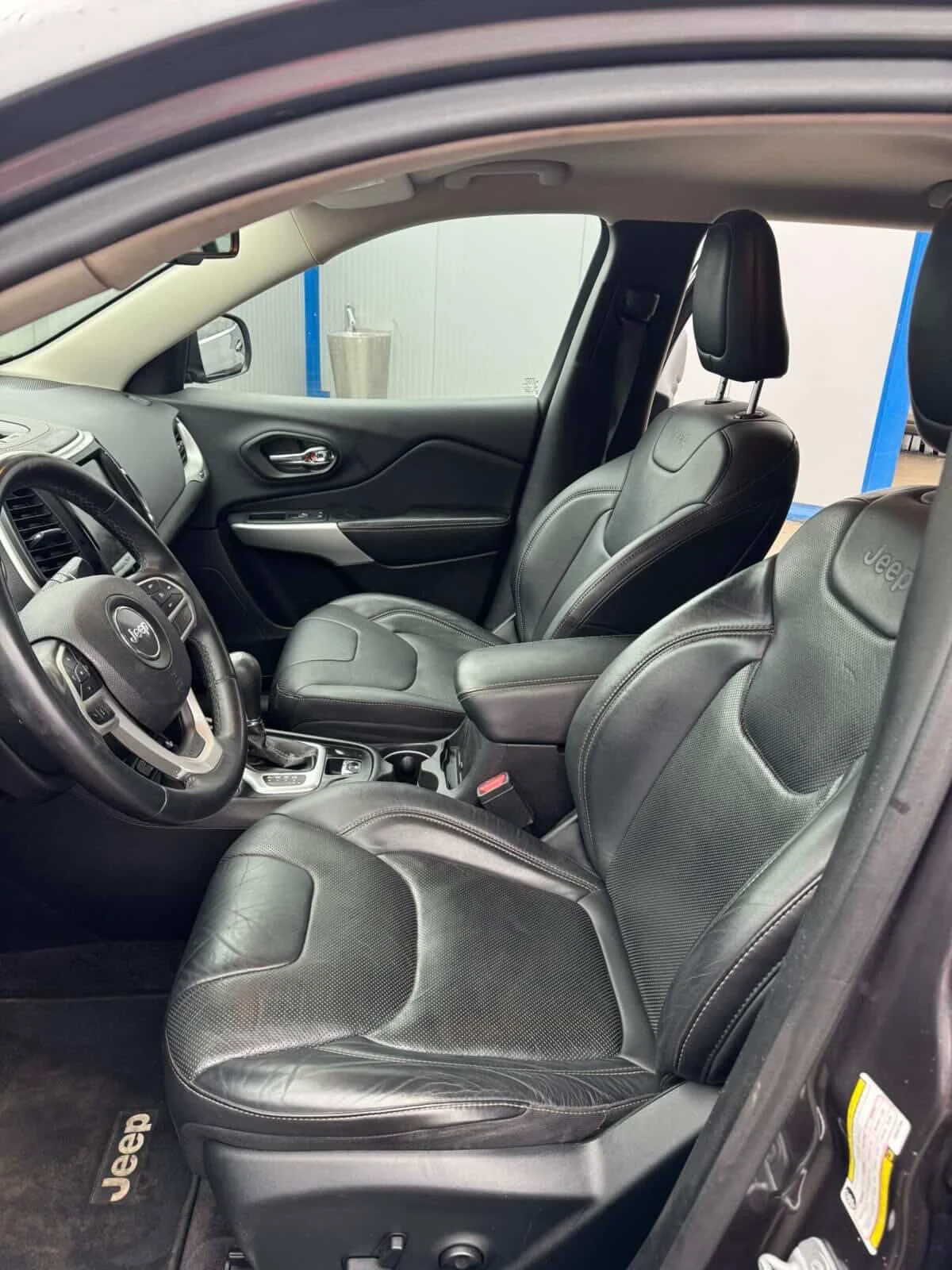 Jeep Cherokee, снимка 9 - Автомобили и джипове - 54208191