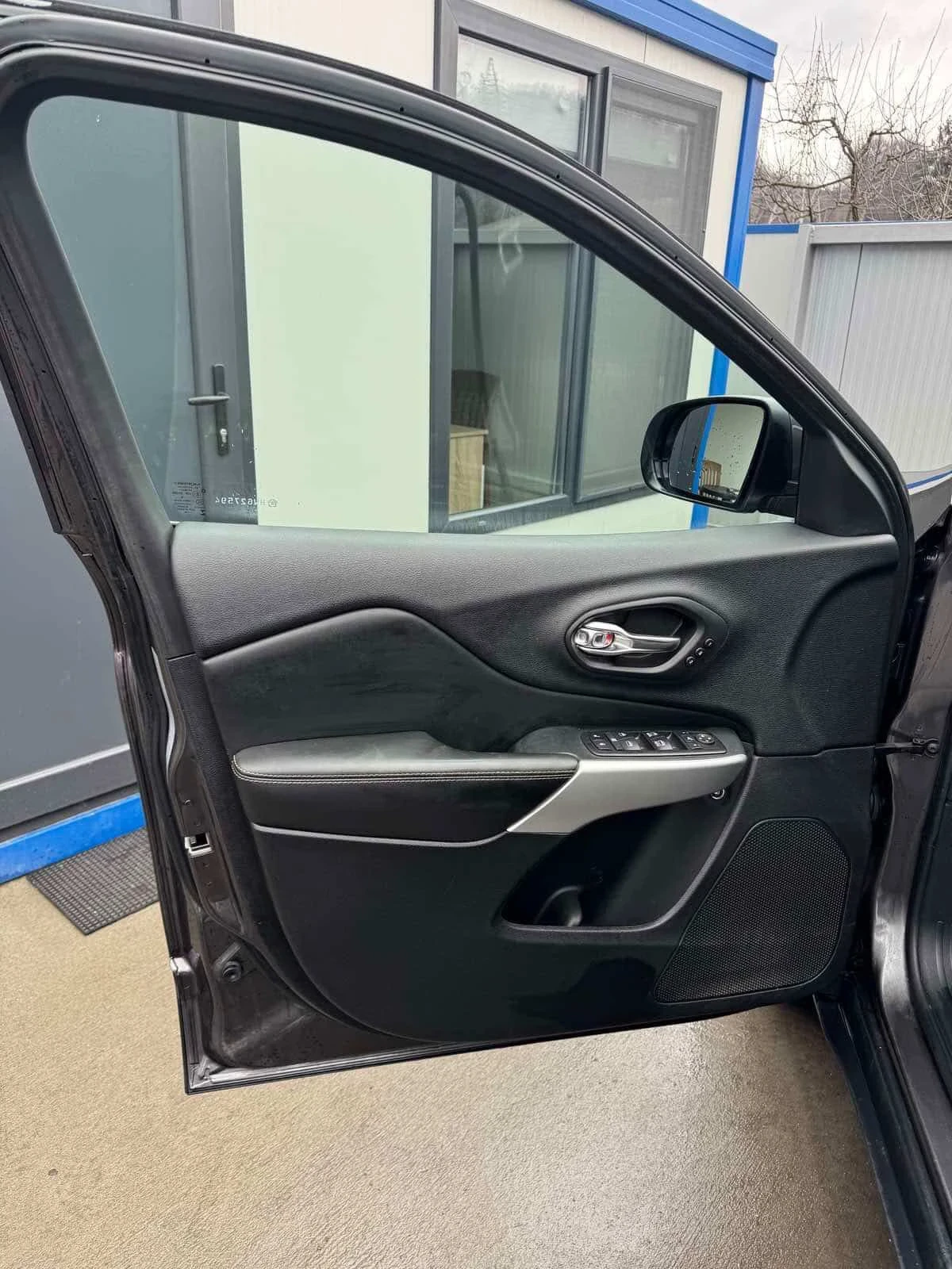 Jeep Cherokee, снимка 12 - Автомобили и джипове - 54208191