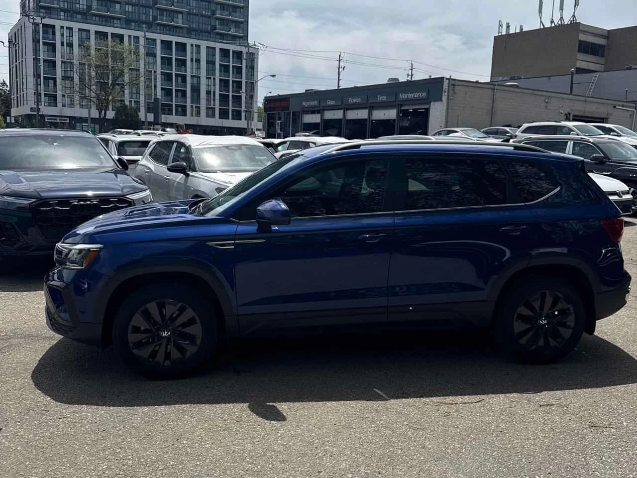 VW Taos * Comfortline * CARFAX * 2 КЛЮЧА * KEYLESS * , снимка 2 - Автомобили и джипове - 54630636