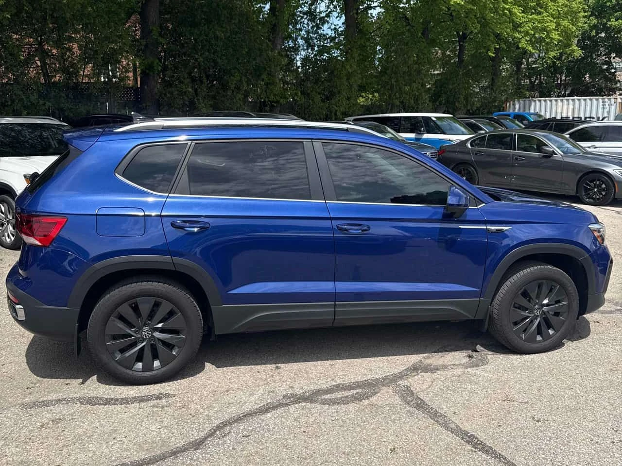VW Taos * Comfortline * CARFAX * 2 КЛЮЧА * KEYLESS * , снимка 3 - Автомобили и джипове - 54630636