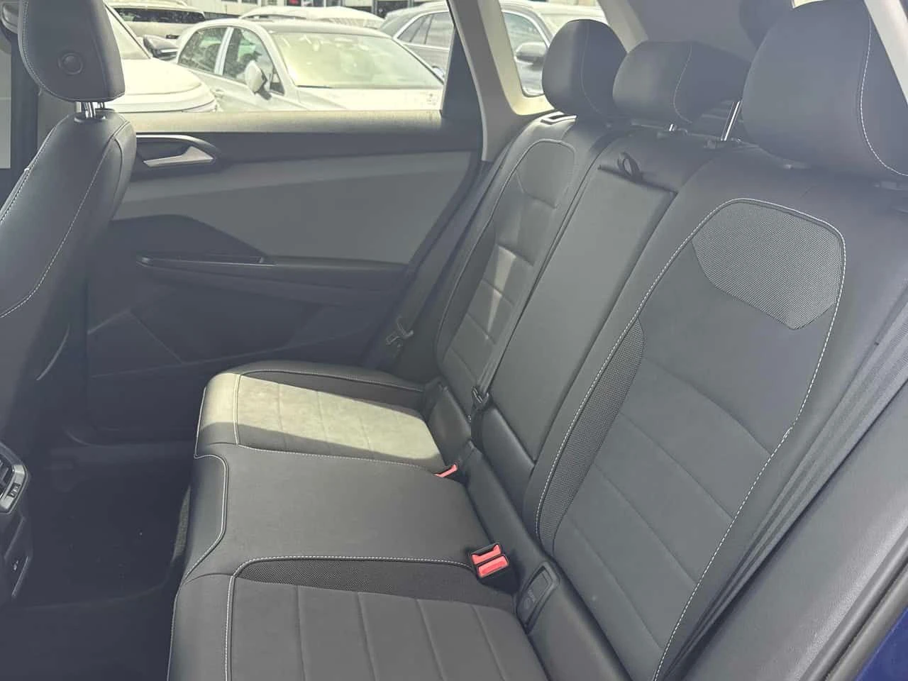 VW Taos * Comfortline * CARFAX * 2 КЛЮЧА * KEYLESS * , снимка 13 - Автомобили и джипове - 54630636