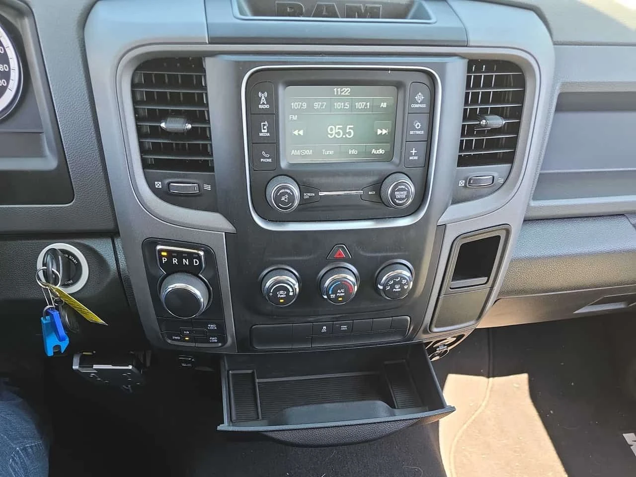 Dodge RAM 1500 * Express * CARFAX * KEYLESS * АВТОКРЕДИТ, снимка 9 - Автомобили и джипове - 54775057