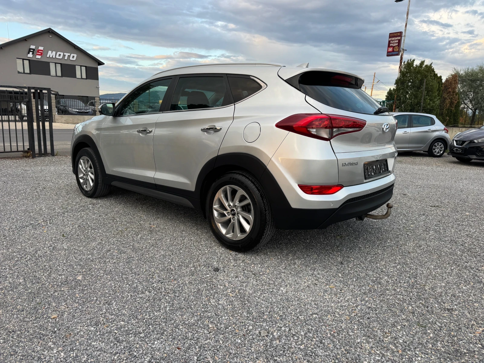Hyundai Tucson 1.7CRDI NAVI!! CAMERA!! Keyless!! Line assist!! E6, снимка 4 - Автомобили и джипове - 55253115