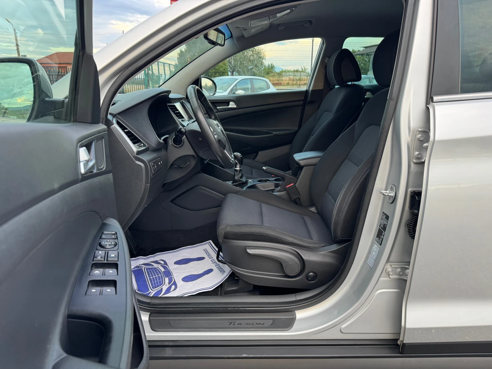 Hyundai Tucson 1.7CRDI NAVI!! CAMERA!! Keyless!! Line assist!! E6, снимка 11 - Автомобили и джипове - 55253115