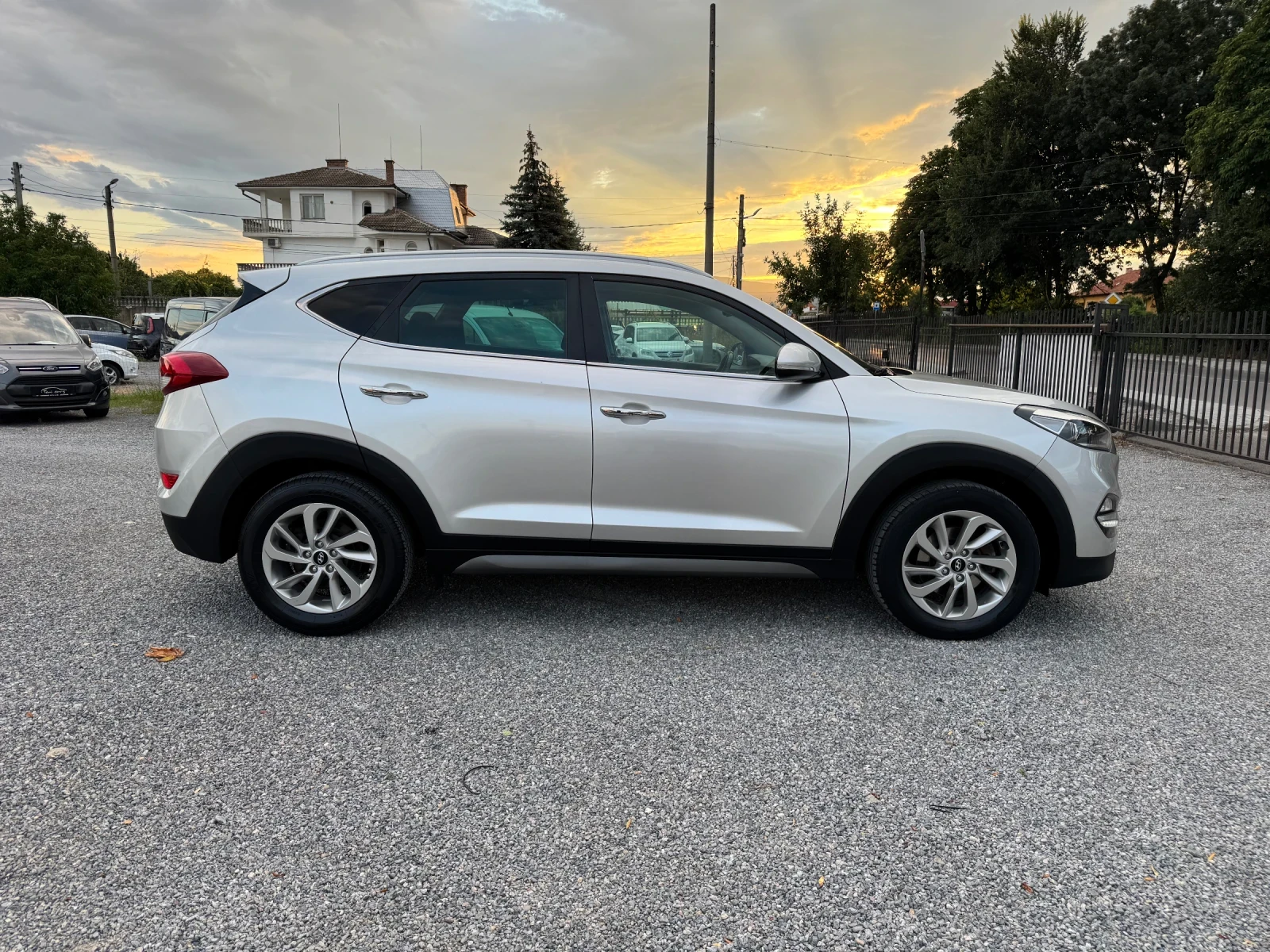 Hyundai Tucson 1.7CRDI NAVI!! CAMERA!! Keyless!! Line assist!! E6, снимка 7 - Автомобили и джипове - 55253115
