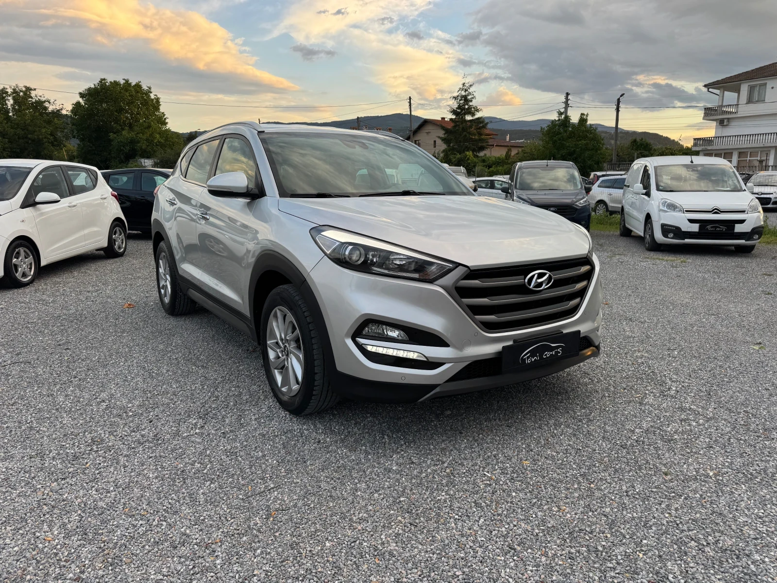 Hyundai Tucson 1.7CRDI NAVI!! CAMERA!! Keyless!! Line assist!! E6, снимка 10 - Автомобили и джипове - 55253115