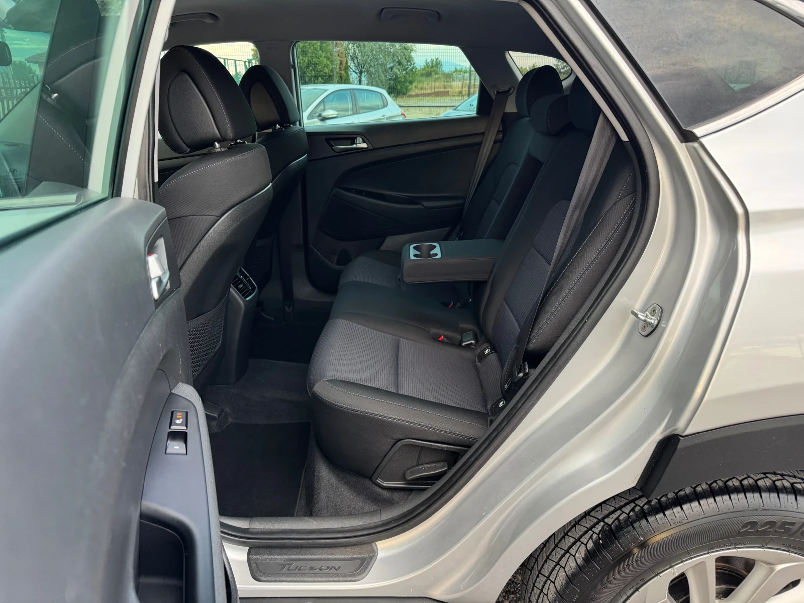 Hyundai Tucson 1.7CRDI NAVI!! CAMERA!! Keyless!! Line assist!! E6, снимка 15 - Автомобили и джипове - 55253115