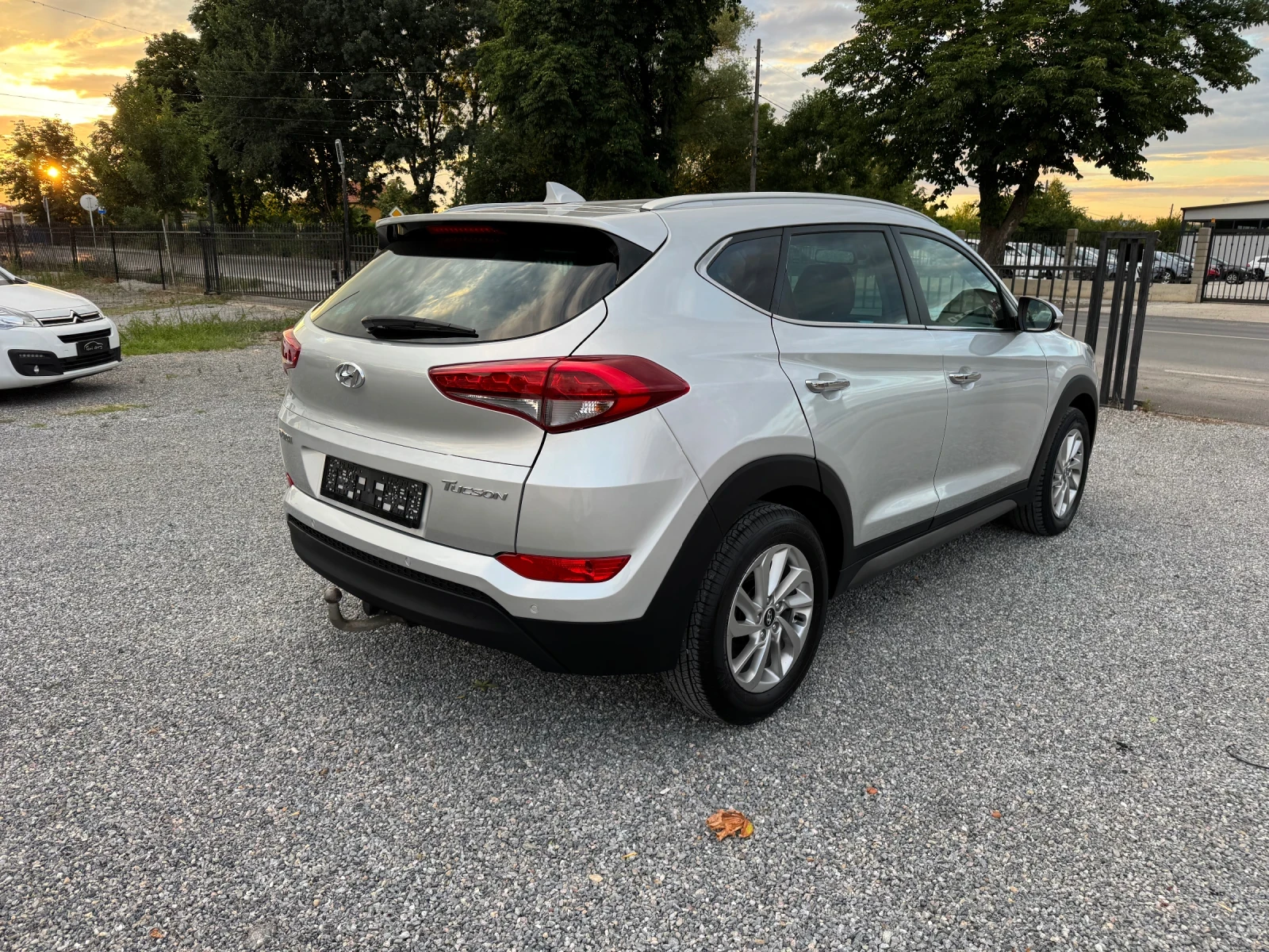 Hyundai Tucson 1.7CRDI NAVI!! CAMERA!! Keyless!! Line assist!! E6, снимка 6 - Автомобили и джипове - 55253115