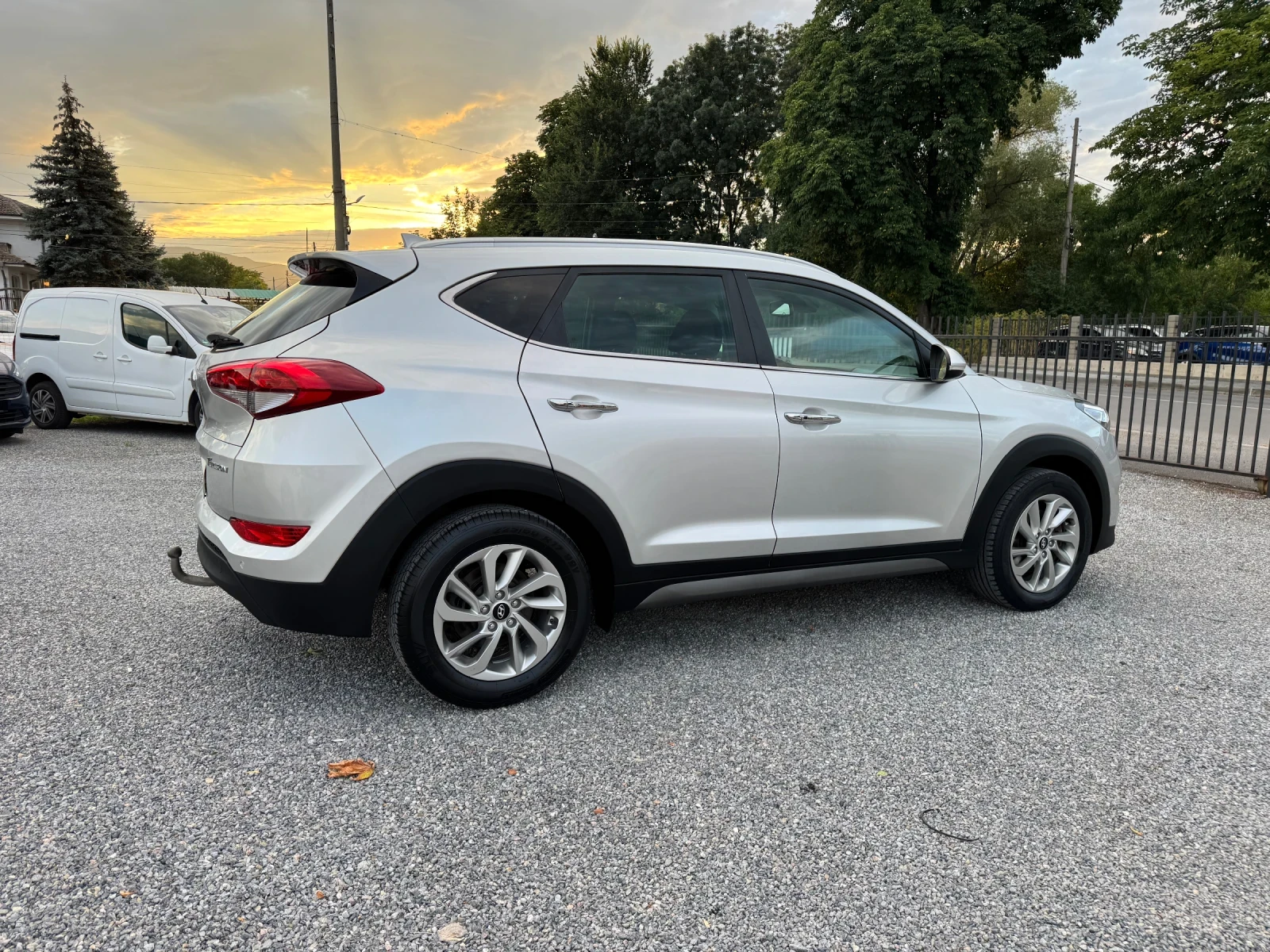 Hyundai Tucson 1.7CRDI NAVI!! CAMERA!! Keyless!! Line assist!! E6, снимка 8 - Автомобили и джипове - 55253115