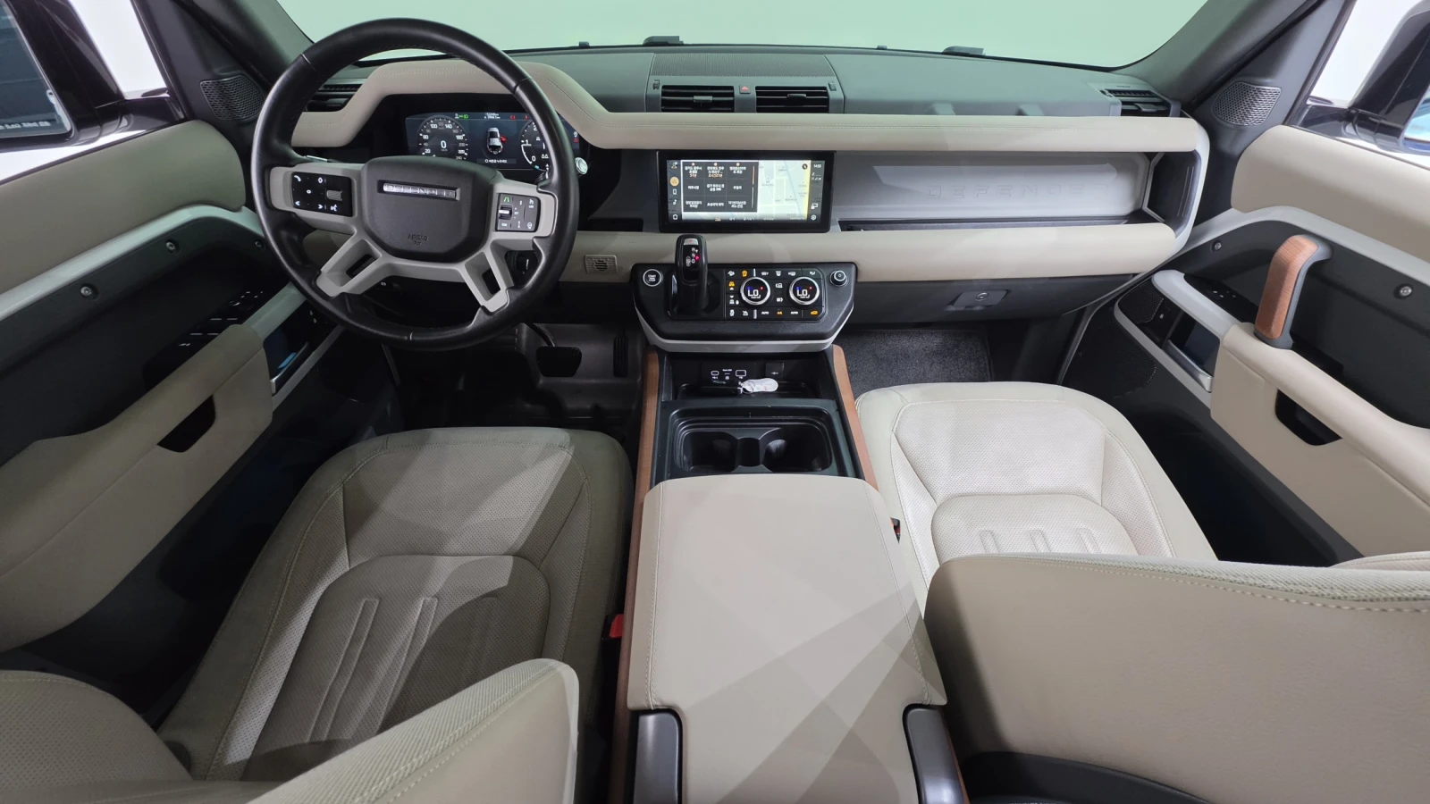 Land Rover Defender D240* BLIND SPOT* 360* ЛЮК* ПОДГРЕВ ВОЛАН* КРАЙНА , снимка 7 - Автомобили и джипове - 55383892