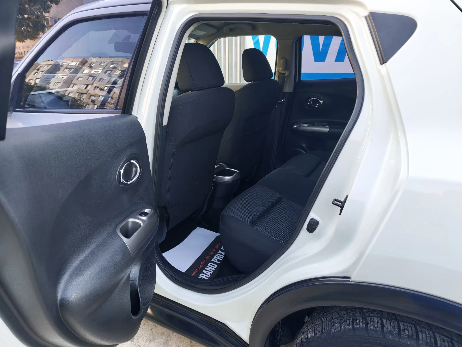 Nissan Juke 1.6 бензин газ, снимка 12 - Автомобили и джипове - 55741348