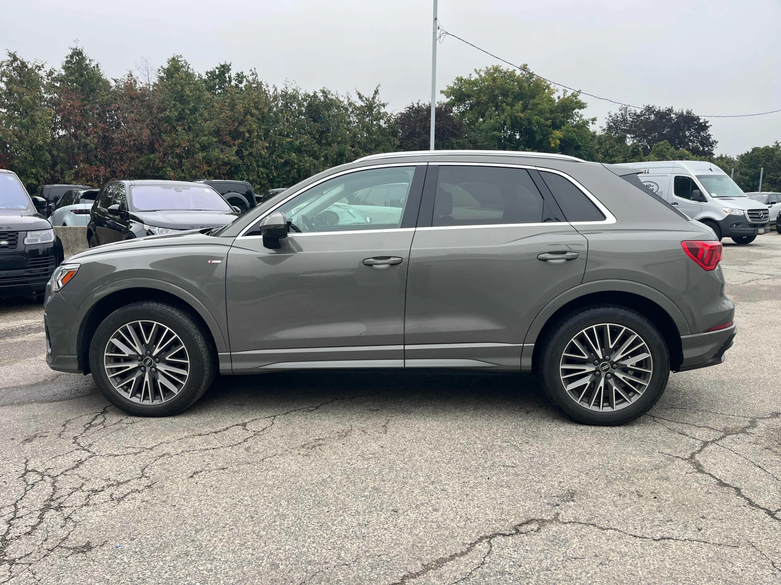 Audi Q3 Progressiv / NARDO GREY / DISTRONIC / CARFAX , снимка 2 - Автомобили и джипове - 55897034
