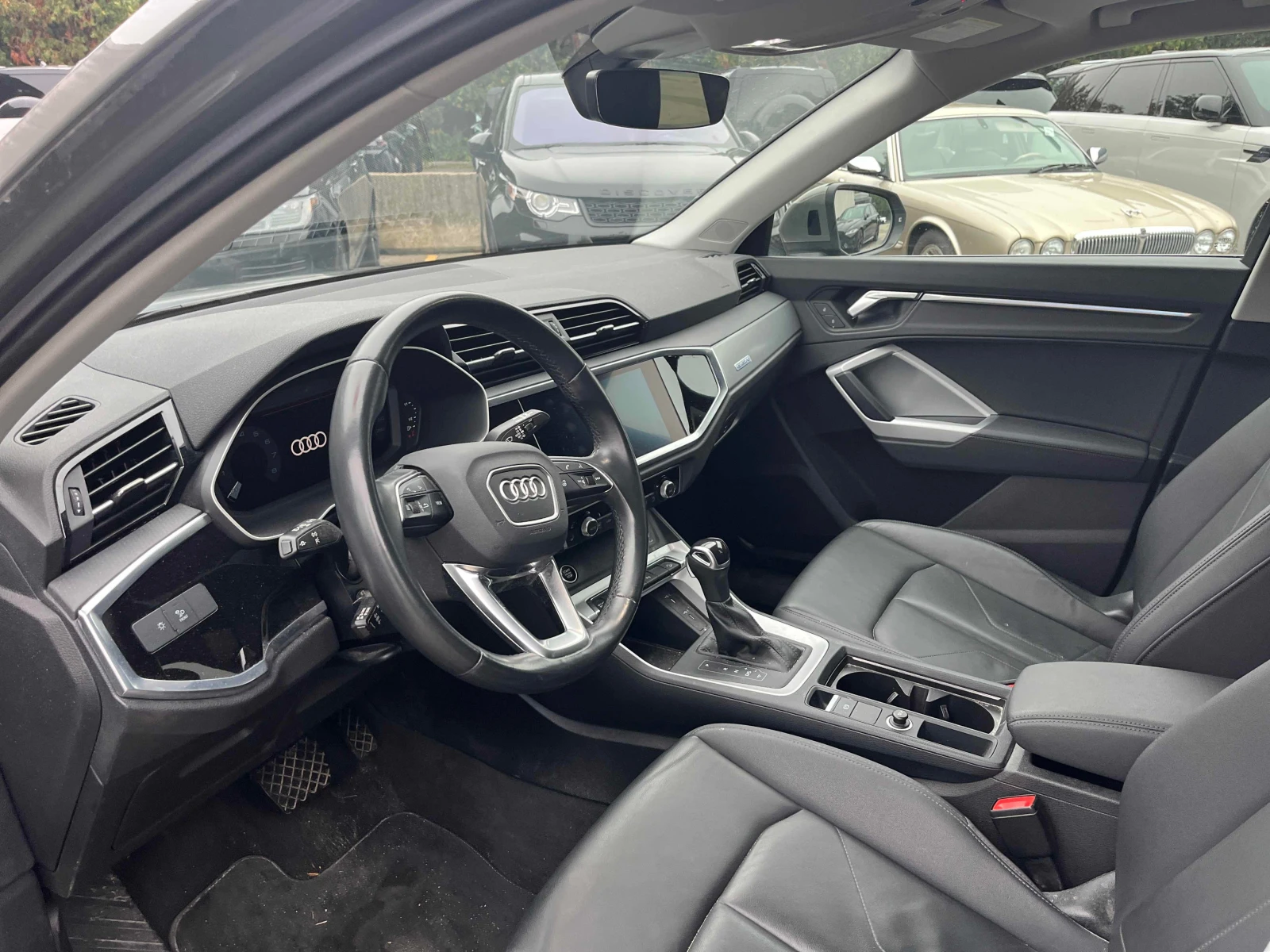 Audi Q3 Progressiv / NARDO GREY / DISTRONIC / CARFAX , снимка 5 - Автомобили и джипове - 55897034