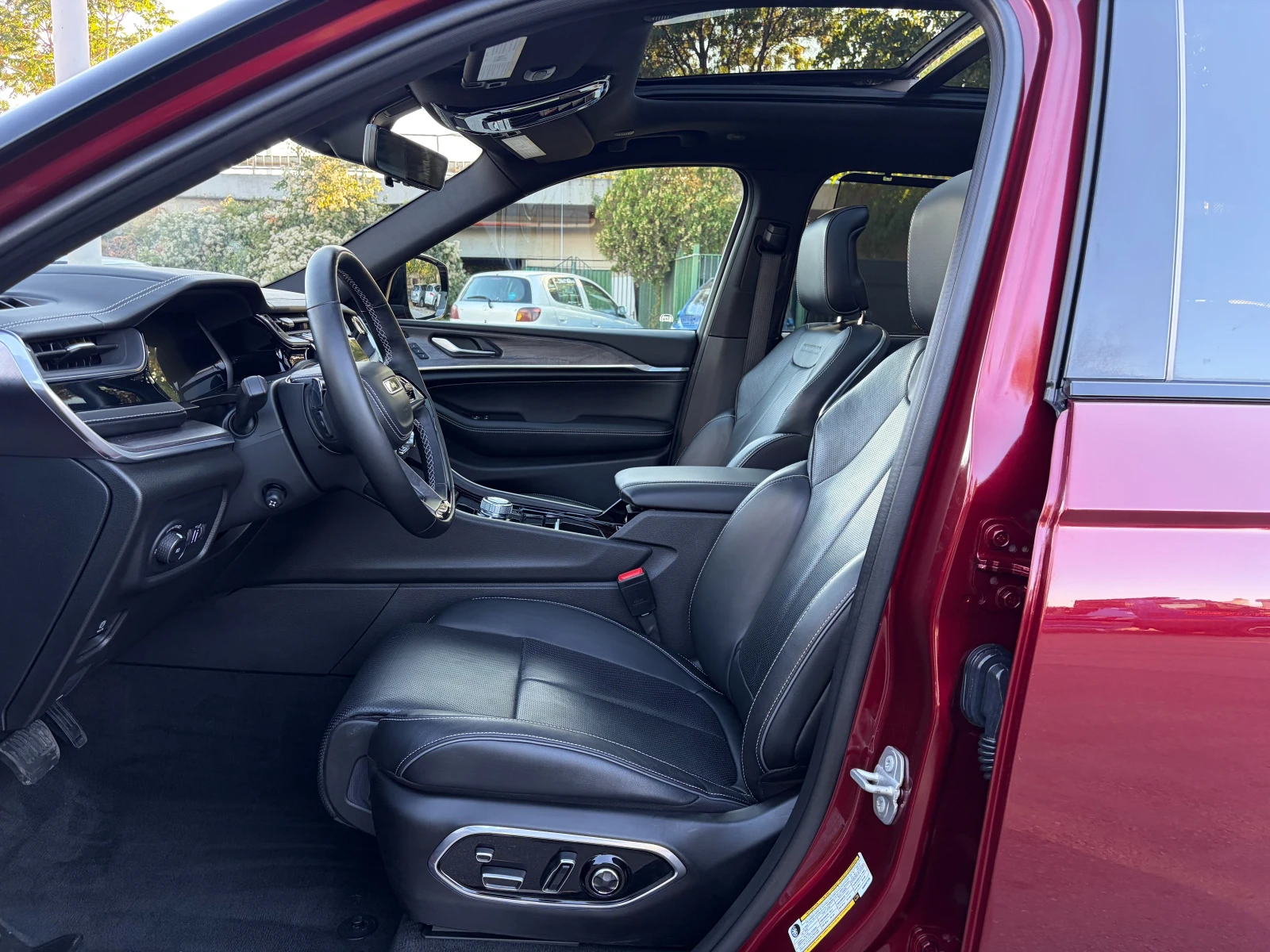 Jeep Grand cherokee 5.7Hemi/55хил.км/FULL/NIGHT VISION/360, снимка 10 - Автомобили и джипове - 56318151