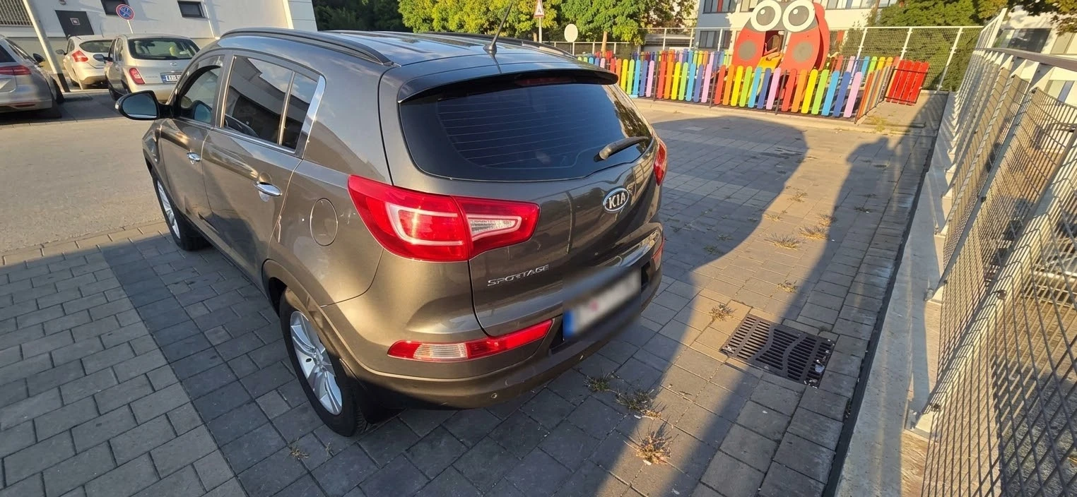 Kia Sportage, снимка 4 - Автомобили и джипове - 56357236