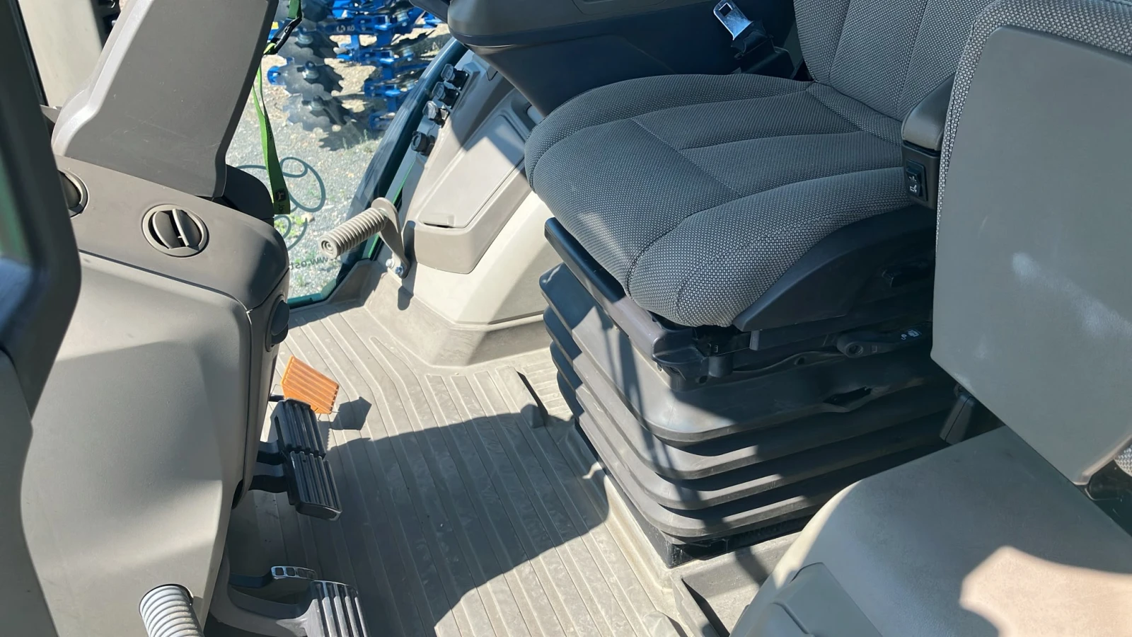 Трактор John Deere 8R 410 R-23 НАВИГАЦИЯ ЛИЗИНГ, снимка 8 - Селскостопанска техника - 55360088
