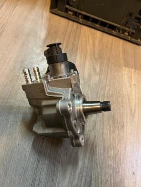 0445010537 VW AUDI SKODA 04L130755D Помпа високо налягане 0445010537 04L 130 755 D, снимка 3