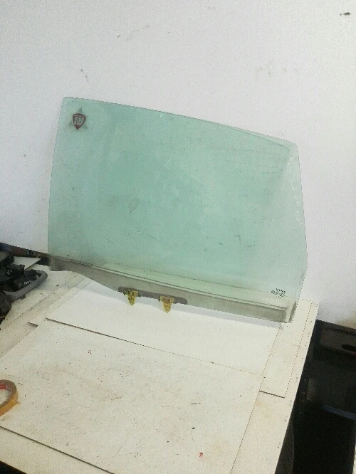 Стъкло задно ляво Нисан Алмера Тино