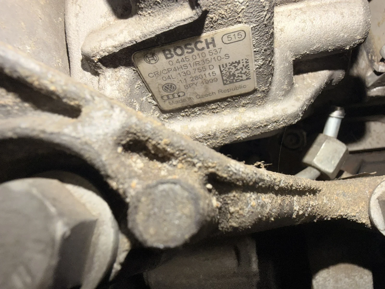 0445010537 VW AUDI SKODA 04L130755D Помпа високо налягане 0445010537 04L 130 755 D, снимка 2 - Части - 51936788