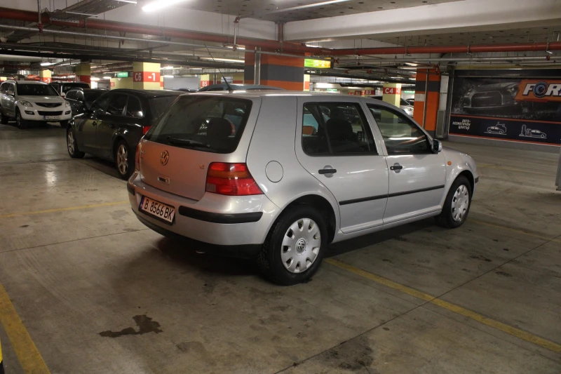 VW Golf 1.6, снимка 5 - Автомобили и джипове - 48976226