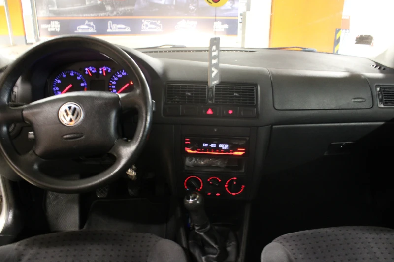 VW Golf 1.6, снимка 8 - Автомобили и джипове - 48976226