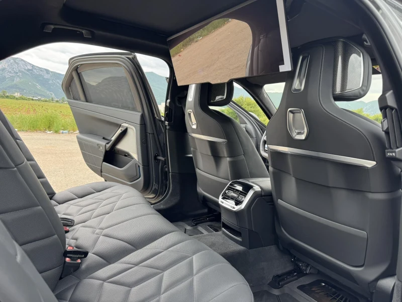 BMW 740  Гаранционна/Xdrive/TV/Bowers&Wilkins/Подгрев/HuD, снимка 10 - Автомобили и джипове - 52734597