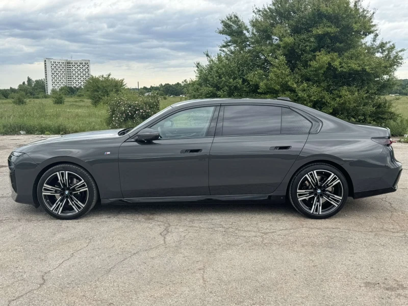 BMW 740  Гаранционна/Xdrive/TV/Bowers&Wilkins/Подгрев/HuD, снимка 8 - Автомобили и джипове - 52734597