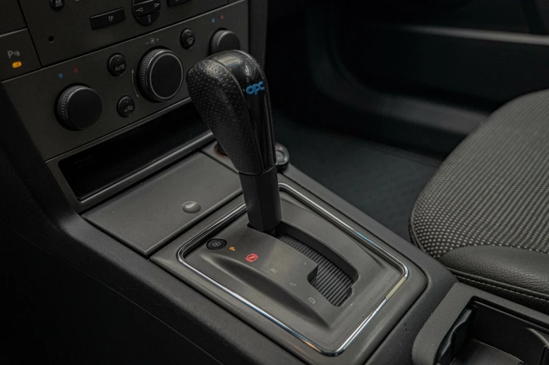 Opel Signum 1.9 CDTI 16V/Cosmo/OPC LINE/Подгрев/Solar Protect, снимка 10 - Автомобили и джипове - 51278206