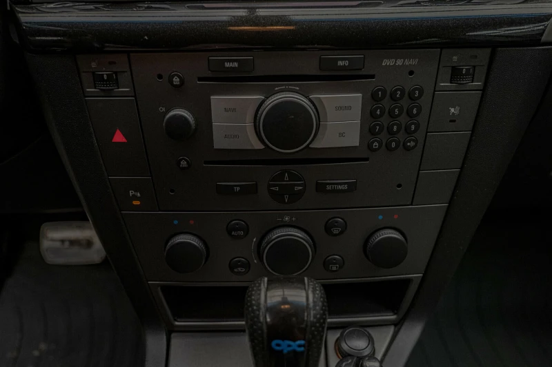 Opel Signum 1.9 CDTI 16V/Cosmo/OPC LINE/Подгрев/Solar Protect, снимка 11 - Автомобили и джипове - 51278206