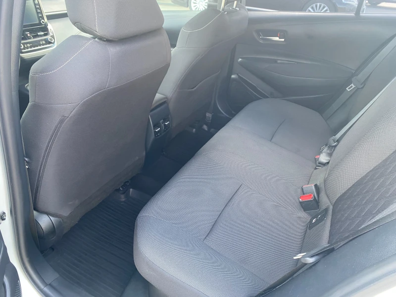 Toyota Corolla 1.8 HEV, снимка 12 - Автомобили и джипове - 51842913