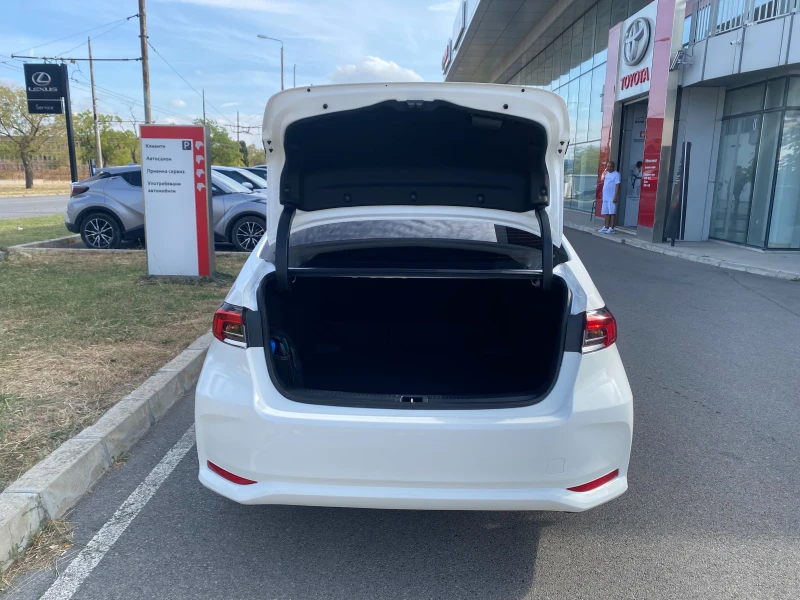 Toyota Corolla 1.8 HEV, снимка 9 - Автомобили и джипове - 51842913