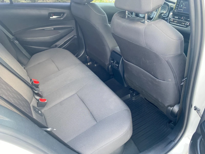 Toyota Corolla 1.8 HEV, снимка 10 - Автомобили и джипове - 51842913