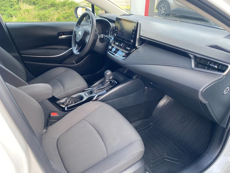 Toyota Corolla 1.8 HEV, снимка 11 - Автомобили и джипове - 51842913