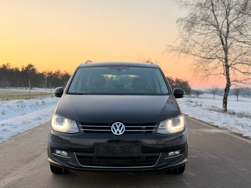 VW Sharan * 2.0tdi * 170к.с * Highline * KeylessGo * FULL, снимка 3 - Автомобили и джипове - 53135176