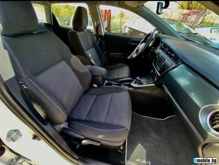 Toyota Auris 1.8 Hybrid  - изображение 6