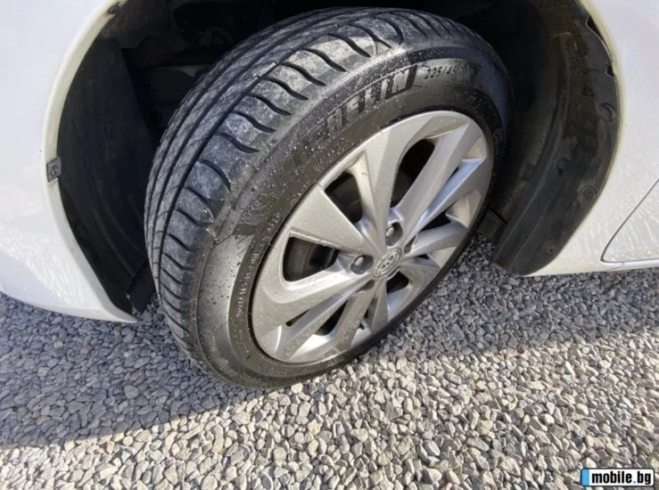 Toyota Auris 1.8 Hybrid  - изображение 9