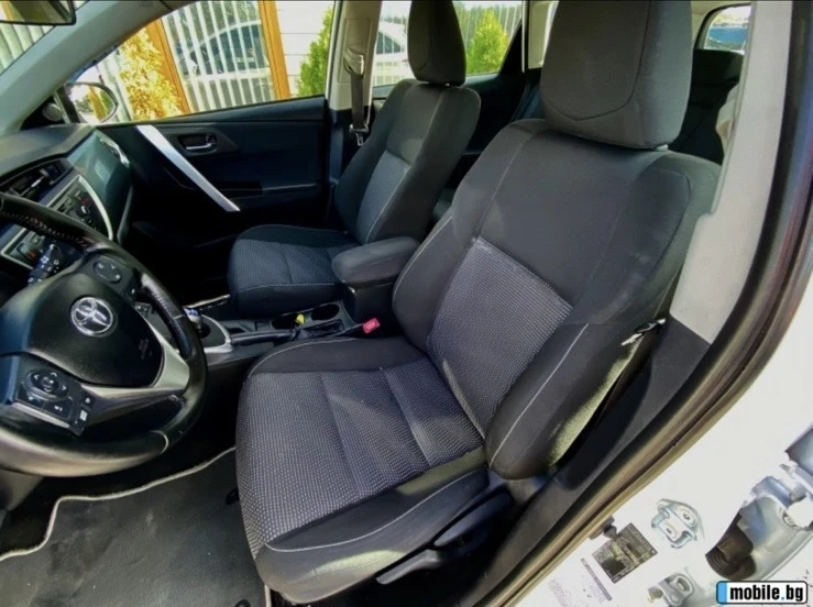 Toyota Auris 1.8 Hybrid  - изображение 7