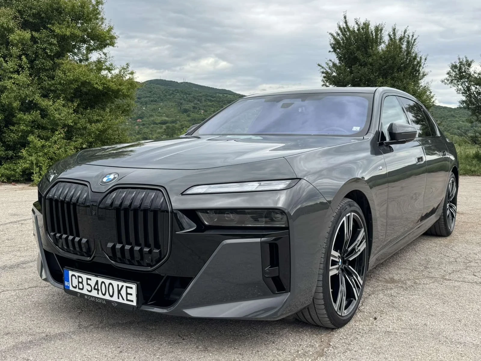 BMW 740  Гаранционна/Xdrive/TV/Bowers&Wilkins/Подгрев/HuD - изображение 2