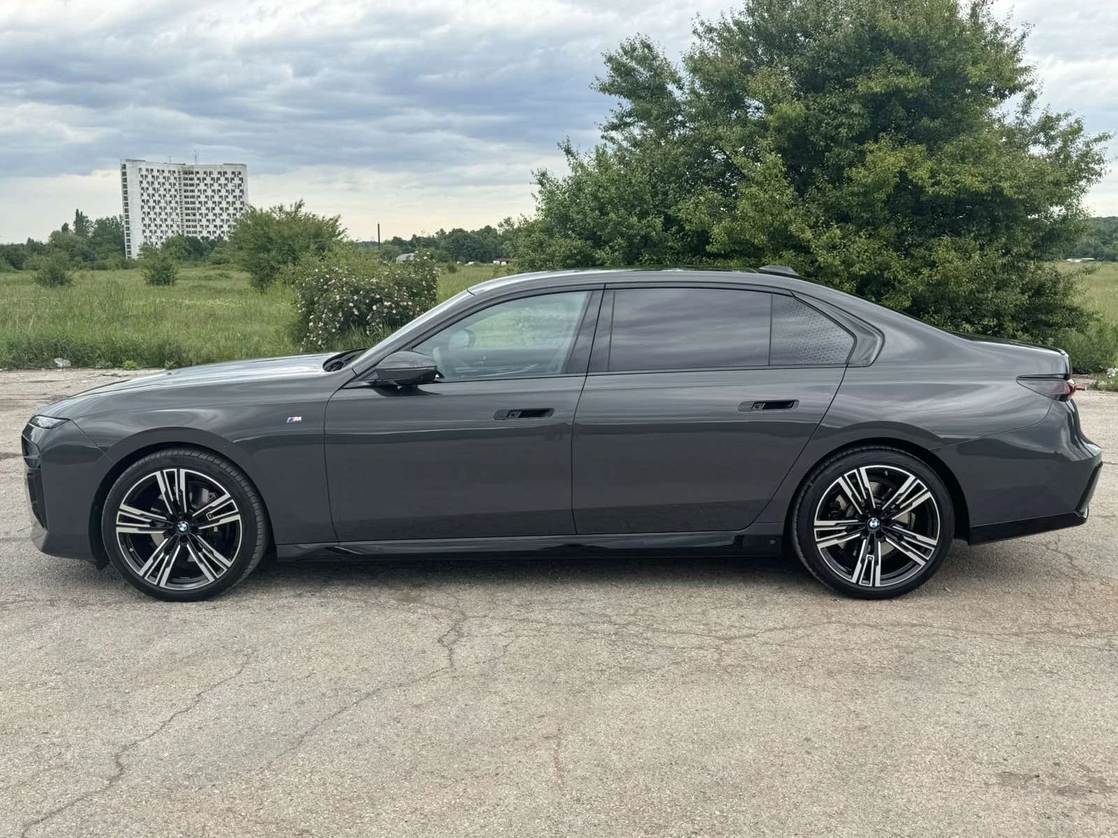 BMW 740  Гаранционна/Xdrive/TV/Bowers&Wilkins/Подгрев/HuD - изображение 8
