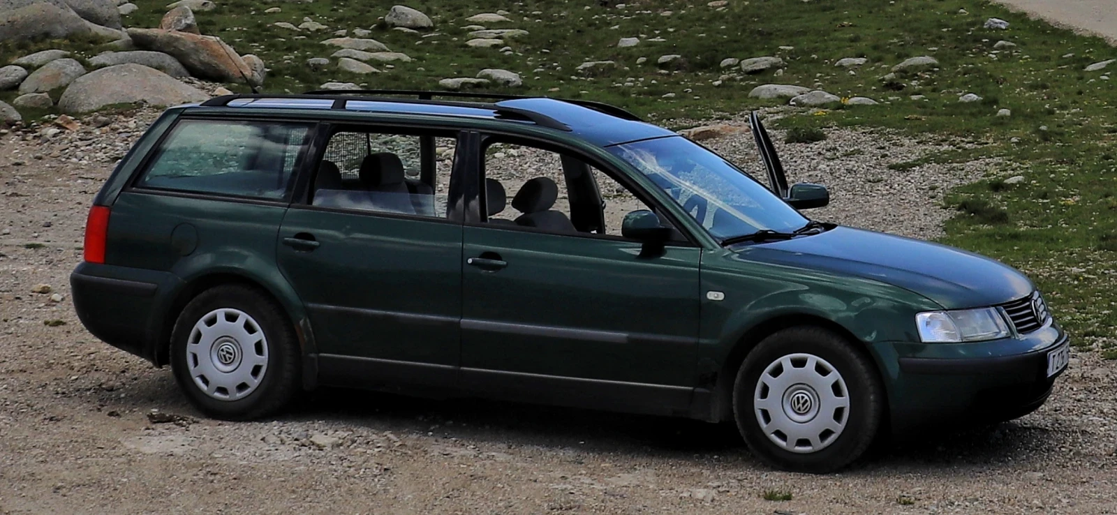 VW Passat 1.8i, снимка 2 - Автомобили и джипове - 53778054