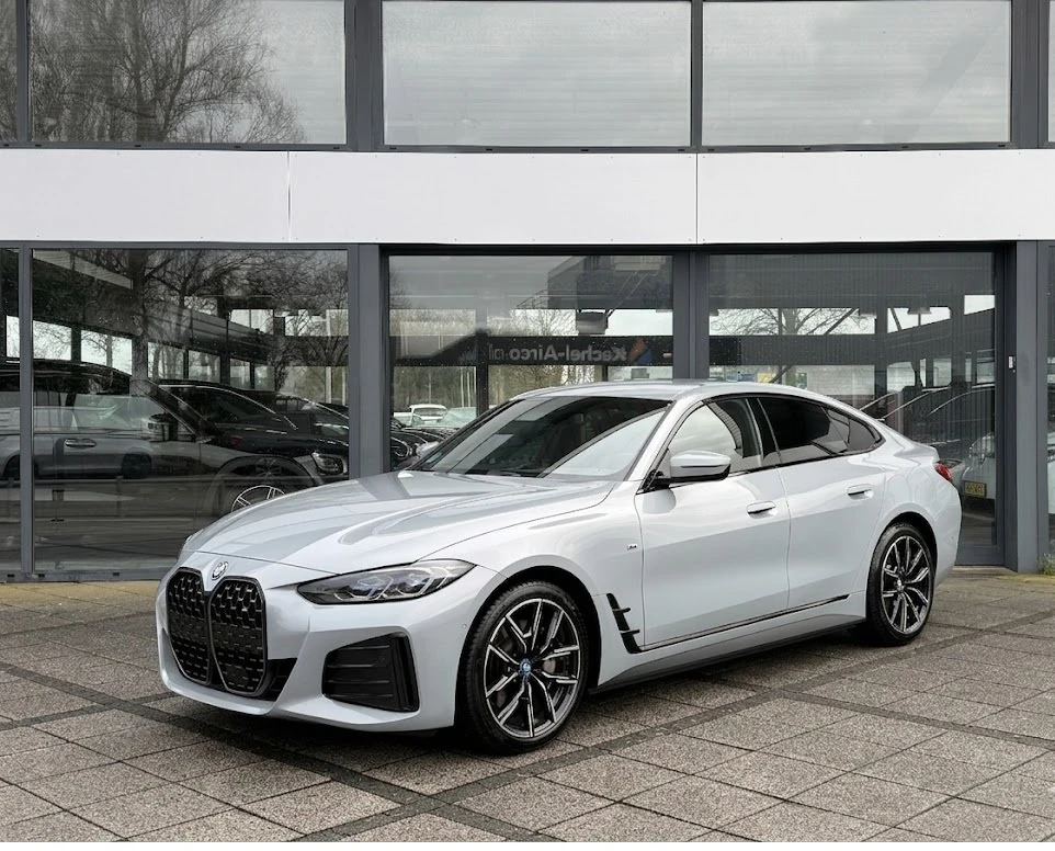 BMW i4 Brooklyn Grey, снимка 3 - Автомобили и джипове - 53961837