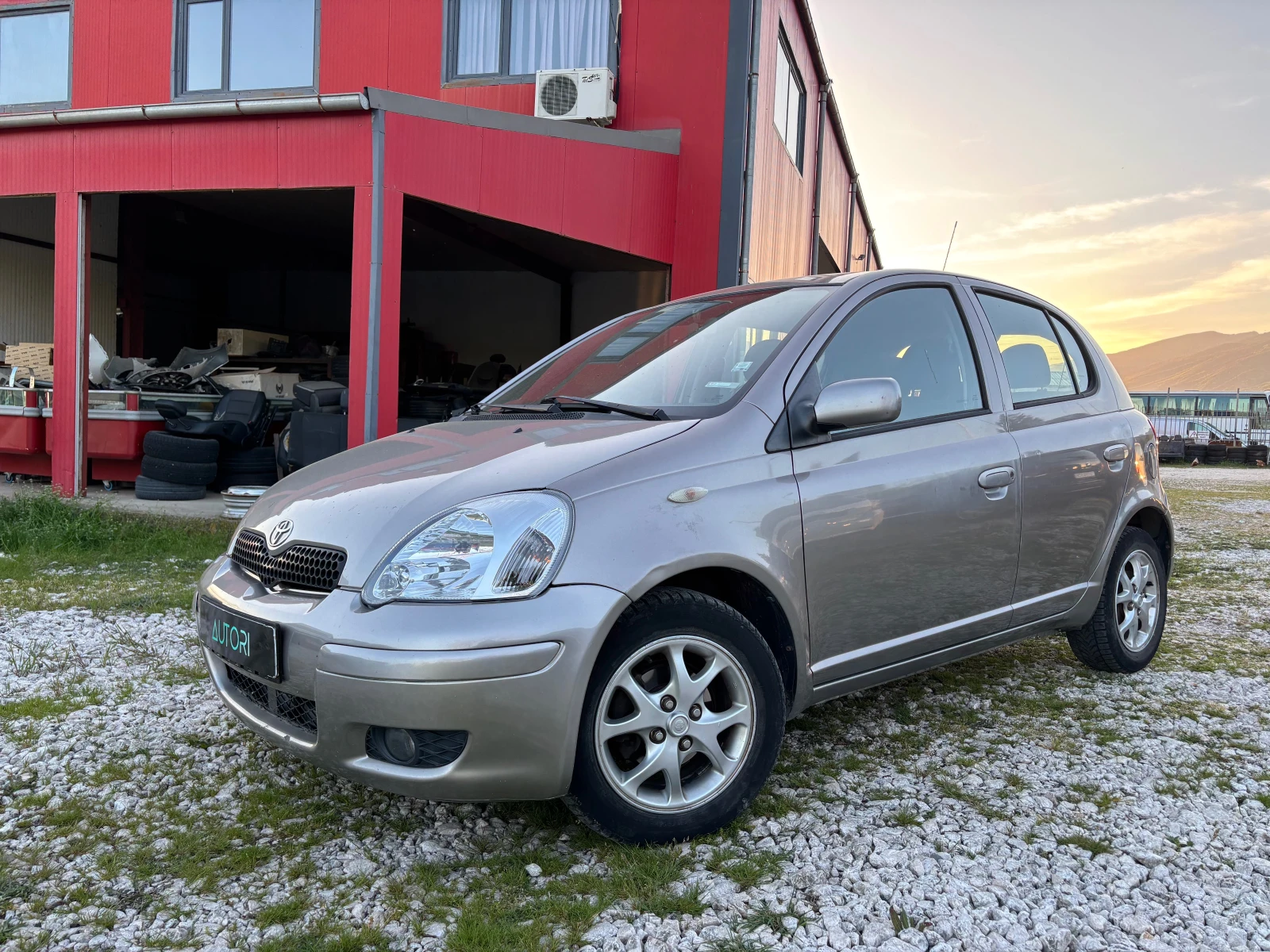 Toyota Yaris 1.3 4 врати КЛИМАТИК РЕГИСТРИРАНА