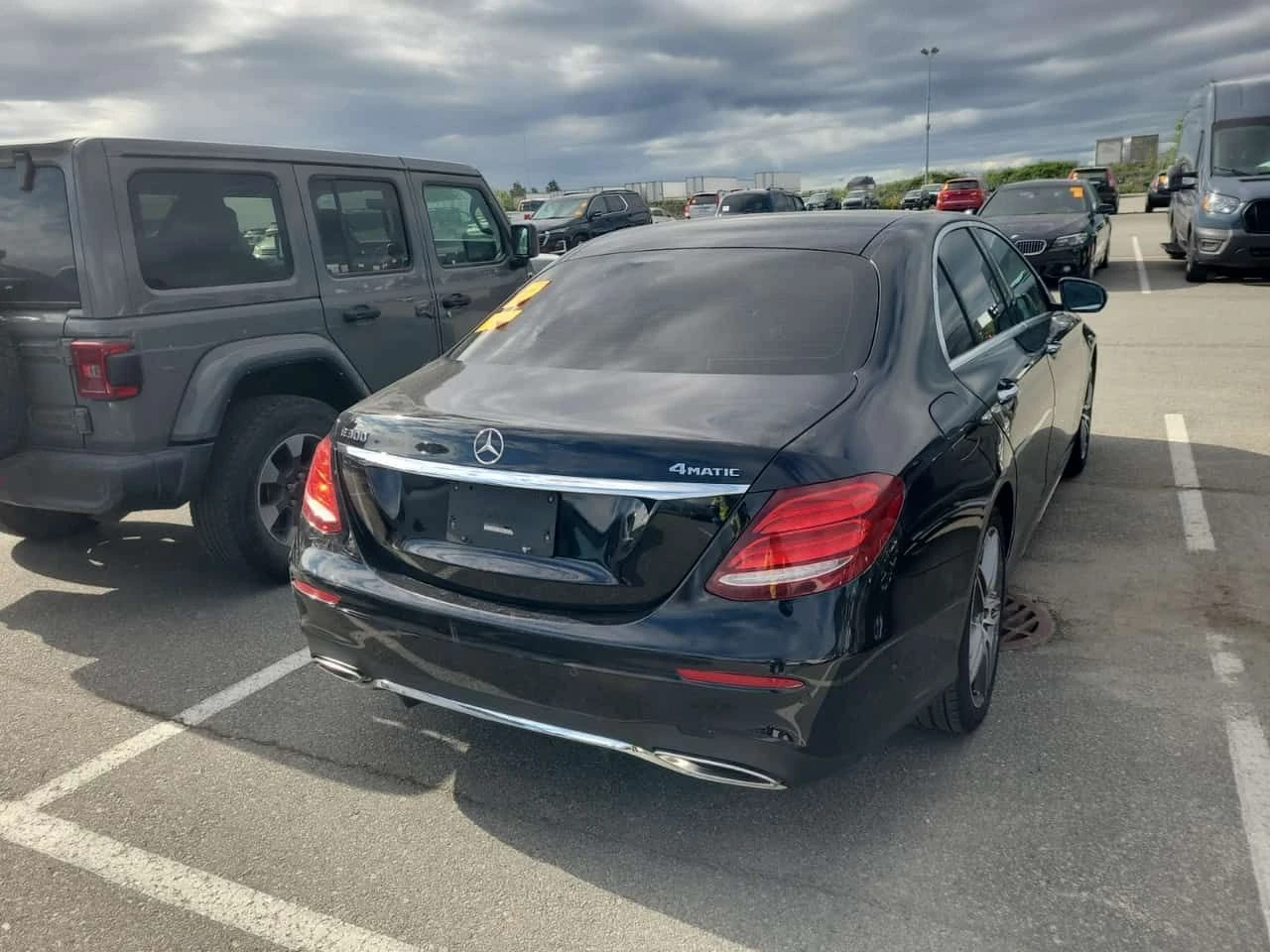 Mercedes-Benz E 300 AMG Line * Multibeam * CARFAX * 62k km! * , снимка 3 - Автомобили и джипове - 54601612