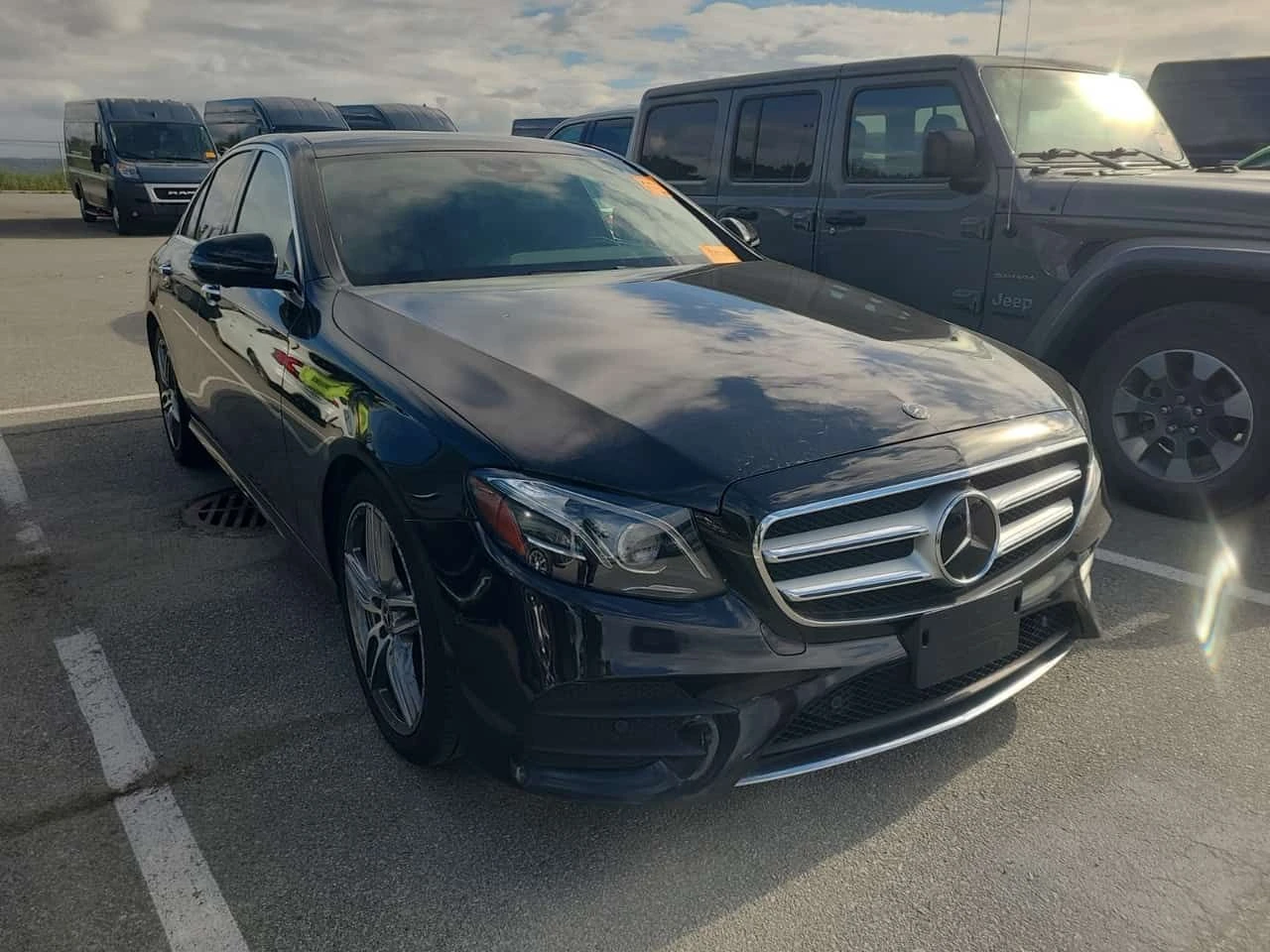 Mercedes-Benz E 300 AMG Line * Multibeam * CARFAX * 62k km! * , снимка 2 - Автомобили и джипове - 54601612