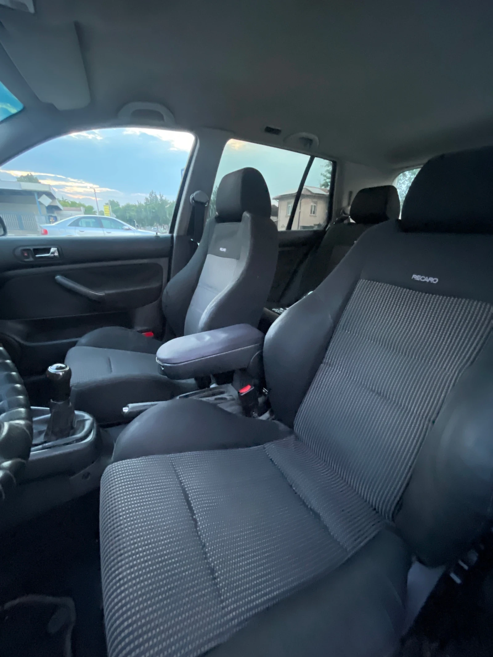 VW Golf 1.9 TDI, снимка 10 - Автомобили и джипове - 54803857