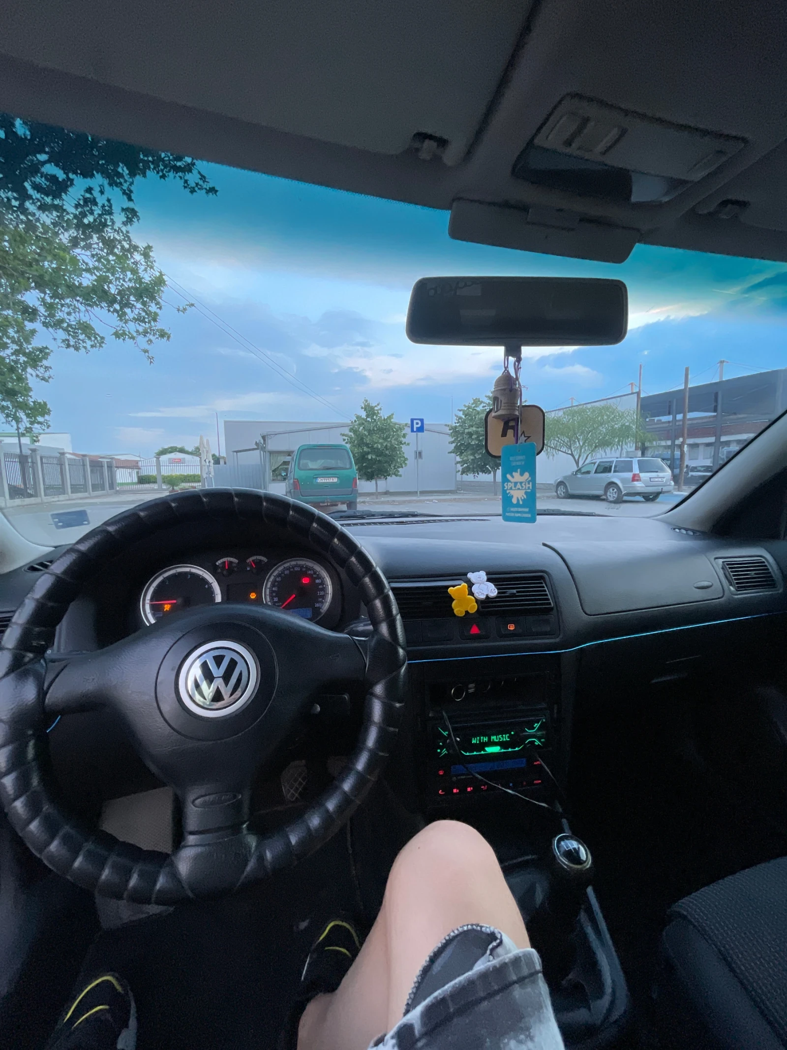 VW Golf 1.9 TDI, снимка 8 - Автомобили и джипове - 54803857